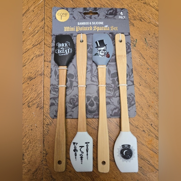 Skull Trick Or Treat Crystal Ball Mini Pointed Spatula 4 Piece Set NEW - Picture 1 of 4